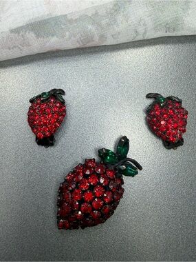 Vintage Warner's Red and Green Strawberry Brooch Set #42set